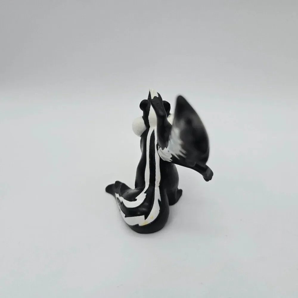 Vintage 1994 Warner Bros Looney Tunes Figures Pepé Le Pew & Penelope Pussycat